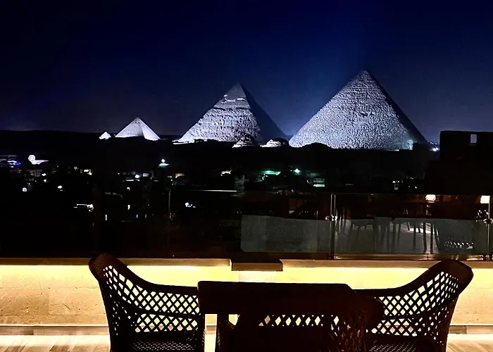 Celia Pyramids View Inn