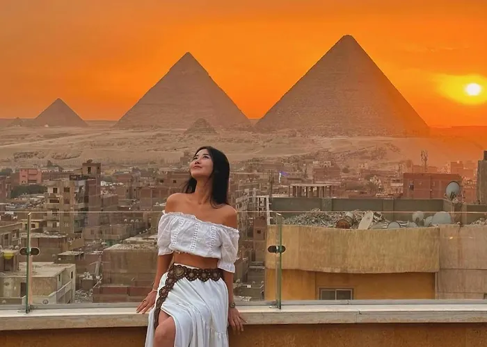 Celia Pyramids View Inn