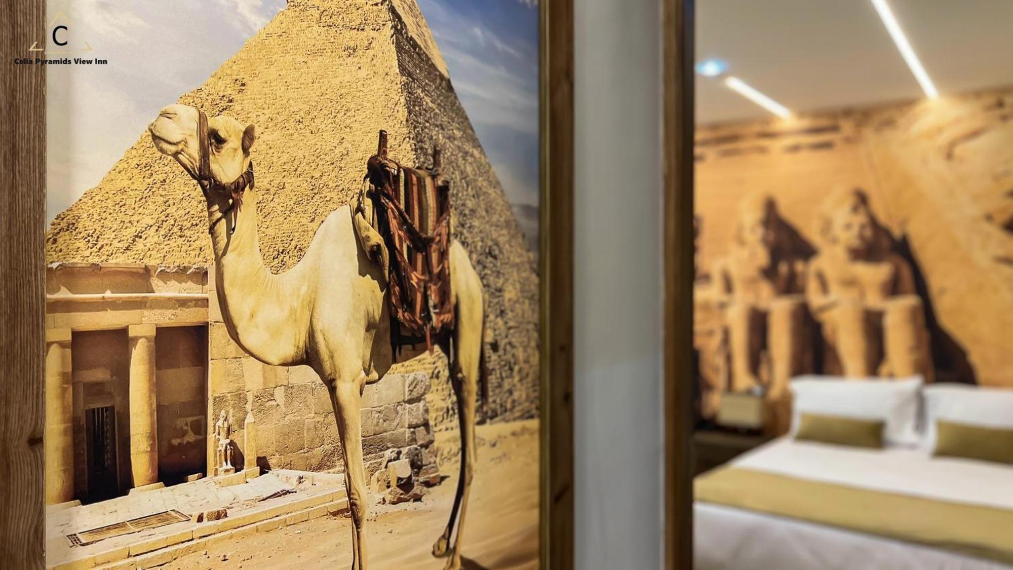 Celia Pyramids View Couette-café *